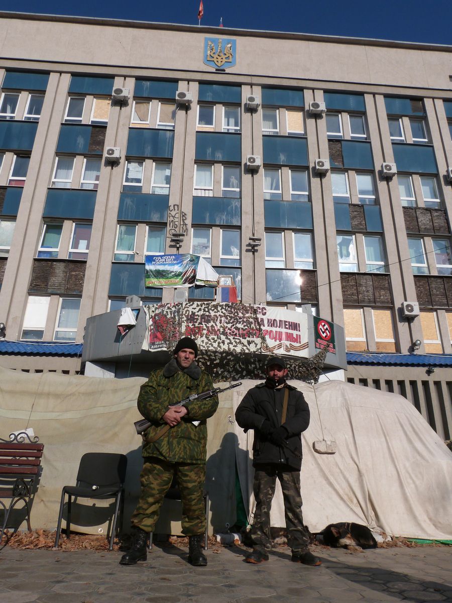 Milizianoek okupaturiko ukrainar zerbitzu sekretuen eraikina