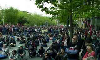 Gehiengo sindikalak deituriko manifestazio baten amaiera Donostian. Milaka lagun bildu zen mobilizazioetan.