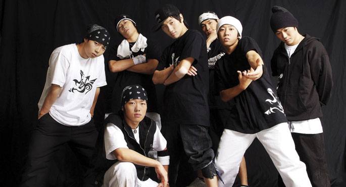 Hego Koreako Jinjo Crew munduko breakdance talderik onenetarikoa da; beraiek izan dira Break On Stage jaialdiko hamargarren edizioko izar nagusiak.
