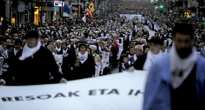 Presoen hurbilketaren alde 2011ko urtarrilean Bilbon egindako manifestazio erraldoia. Preso politikoen egoera izango da gatazkaren 