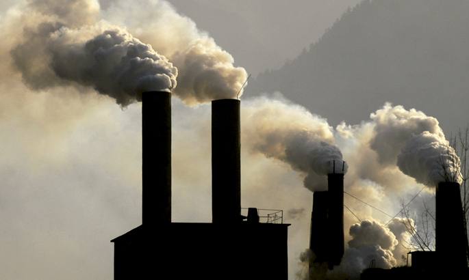 Karbono dioxido emisioak gora etenik gabe