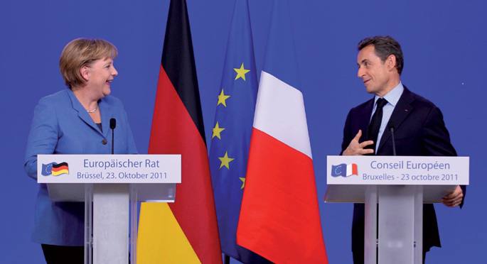 Angela Merkelek, batez ere, eta Nicolas Sarkozyk zuzentzen dituzte EBko gobernuetako krisiaren hariak.