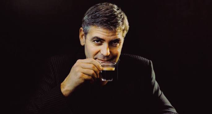 Nespressok marketin operazio borobila egin du Clooney aktorearekin.  Kapsula bakoitza 0