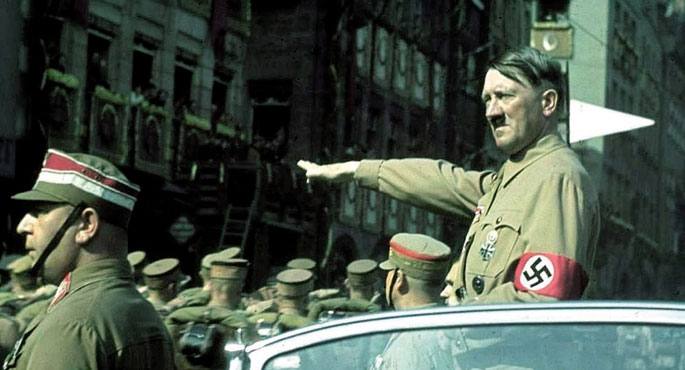 Adolf Hitler 1938an, Nurembergen egindako desfile batean