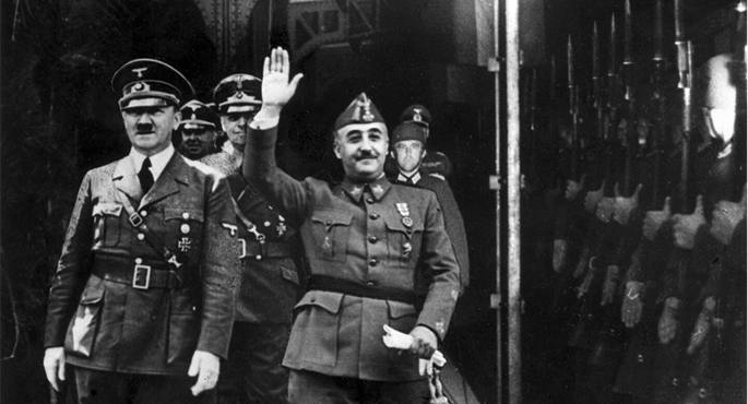 Hitler eta Franco Hendaian; argazkia nahita moldatu zuen diktadore espainiarrak.