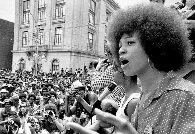 Angela Davis, artxiboko irudi batean.