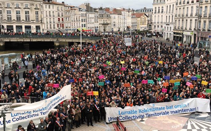 Lurralde Elkargoaren alde Baionan egindako manifestazioa.