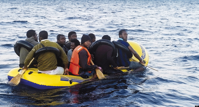 Frontex agentzia sortzea, estatuek euren erantzukizuna saihesteko modua dela uste du hainbatek. Agentzia horrek hainbat salaketa ditu bere gain, aldamenetik barkuak pasa eta laguntza behar zutenei jaramonik ez egitea egotzita.