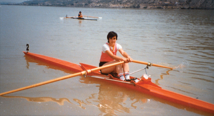 Lourdes Mariezkurrena eta Miren Etxebesterekin batera, argazkian ageri den Maite Zunzunegi izan zen banku mugikorreko lehen emakume arraunlaria Espainiako Estatuan. 1973an herriko eta familietako 