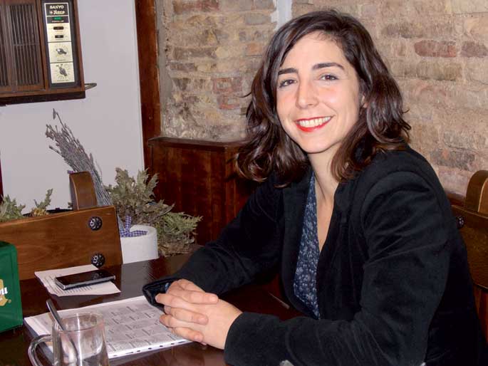Laura Perez, Nafarroako Podemoseko idazkari nagusia. 34 urteko iruindarra euskara irakaslea da Lizarran.
