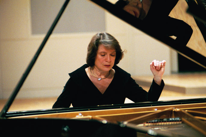 Leonskajak ez ditu ohiko irakurketak egiten obra famatuekin.