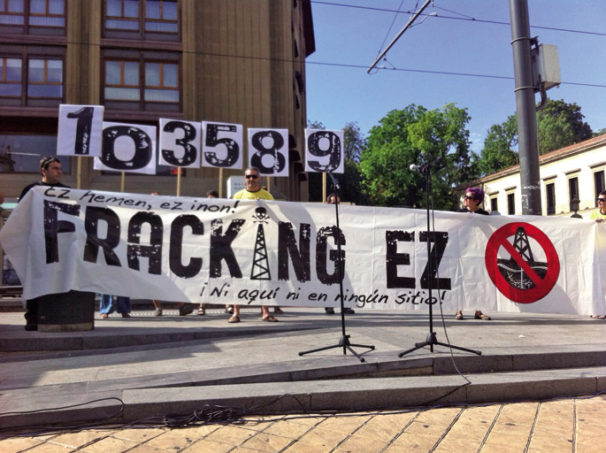 Frackinga eragozteko legearen abiapuntua 103.000 herritarren babesa lortu zuen Herri Ekimen Legegilea izan zen.