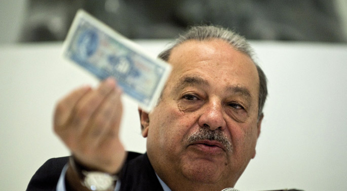 Hondurasko ‘Tiempo’ hedabidearen argazkian, Carlos Slim mexikarra, munduko gizonik dirudunenetakoa. Beste hainbat enpresa kutsatzaileren artean, berak agintzen du Euskal Herriko hondakin gehienak kudeatzen dituen FCCn ere. Aldi berean, ‘New York Times’ eg