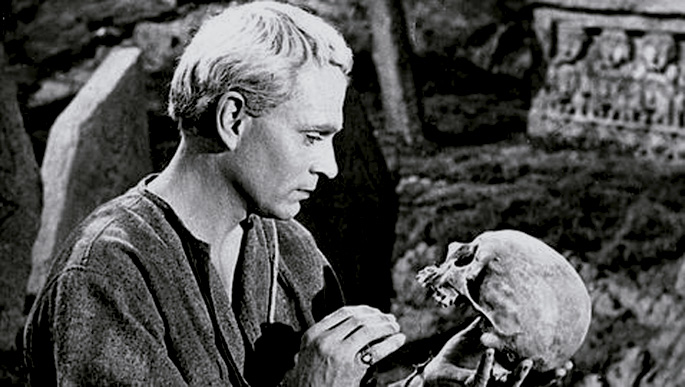 Laurence Olivier ‘Hamlet’ (1948) filmean, 
printze daniarraren rolean, Yoricken 
garezurra eskuan duela. 