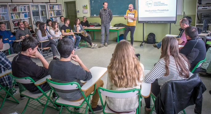 Esperimentazio fasea bukatu da eta apirilaren 13an UEMAk lehen fasearen emaitzak ezagutarazi zituen, Urola Kostako Berritzegunean, Zarautzen. Aurkezpena, parte hartu duten zazpi ikastetxeetako ikasleen, irakasleen, herrietako euskara teknikarien, hezkuntz