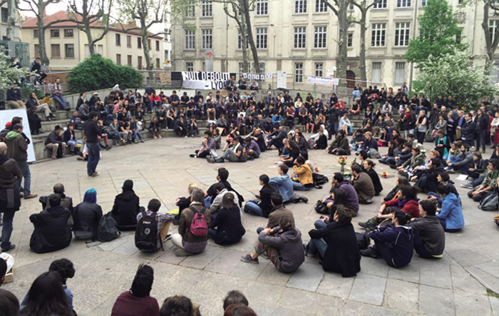 Parisko Republique plazan sortua, hilabete eta erdi bete ondoren Europa osora zabalduko ote da Nuit Debouten olatua? Frantziako hirietako jende prekario baztertuenekin lotura egitea lortuko du? Sindikatuekin betirako haserretuko da? San Juanetarako ahaztu