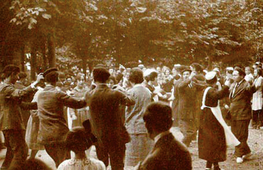 Erromeria Zestoako bainuetxe parean, 1920an. Udalak 1928an eman zituen dantzari buruzko arauak.