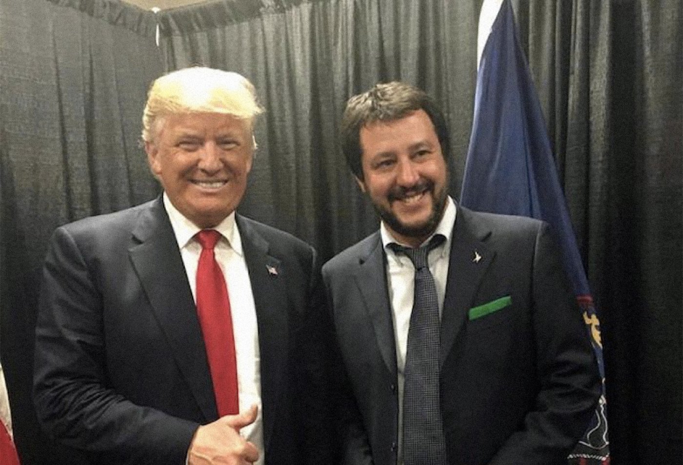 Matteo Salvini AEBetaraino joan zen 2016an artean hautagaia zen Donald Trumpekin instant labur batean bederen topo egitera, politikari italiarrak Twitterreko bere kontutik zabaldutako argazkiak jaso zuenez. Geroztik, Trumpi garaipena eman zion oso antzeko