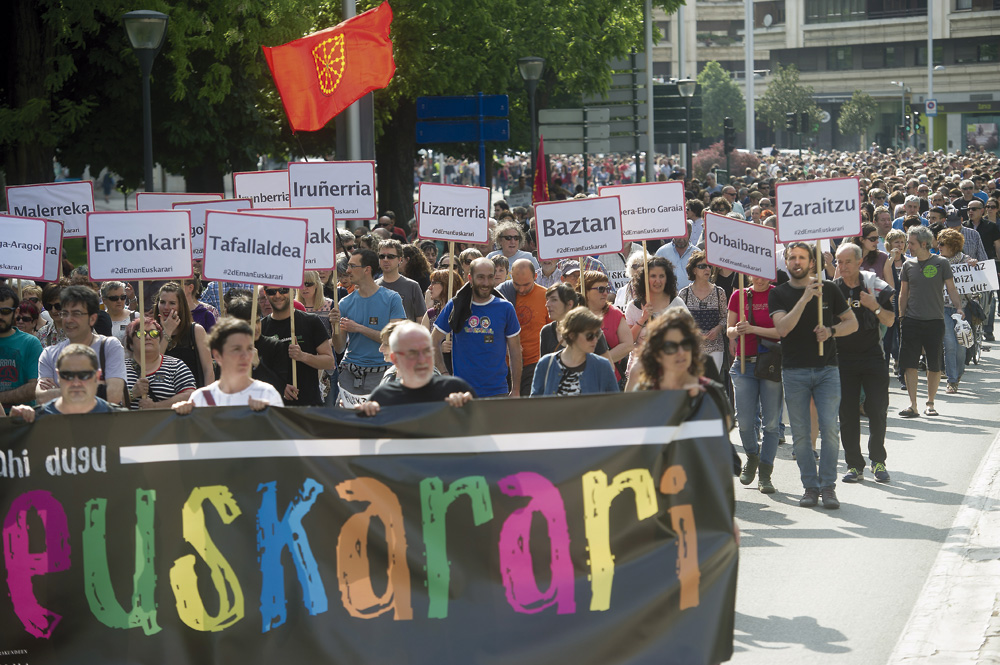 Kontseiluak 2016ko ekainaren 4an “Bide eman euskarari” lemapean egin zuen manifestazioa Iruñean. Argazkia: Jagoba Manterola / Foku.