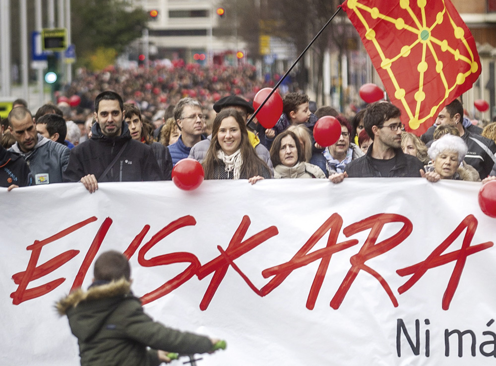 Milaka lagun bildu ziren otsailaren 29an, Iruñeko kaleetan, euskaraz ikasteko eskubidea defendatzeko. Argazkia: Jaizki Fontaneda / Foku.