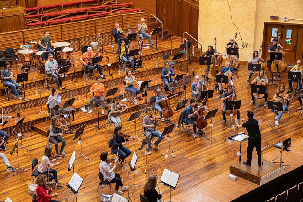 Euskadiko Orkestra Sinfonikoa ETB2n, maiatzaren 30ean, kontzertua emititzeko entseatzen. Argazkia: Euskadiko Orkestrak utzia.