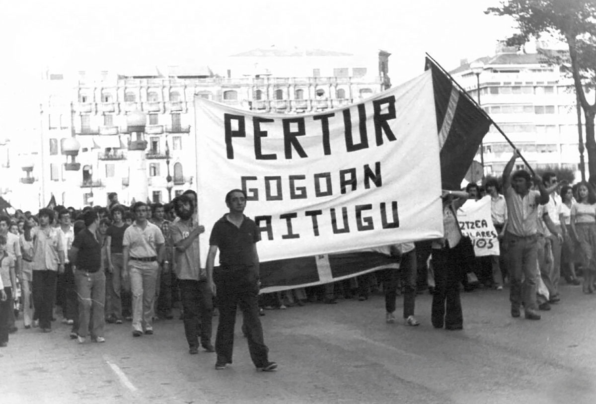 Pertur 1976an desagerrarazi zuten eta mobilizazio ugari egin ziren Euskal Herri osoan; argazkian Donostiako bat. / Argazkia: Toño / ARGIA artxiboa 