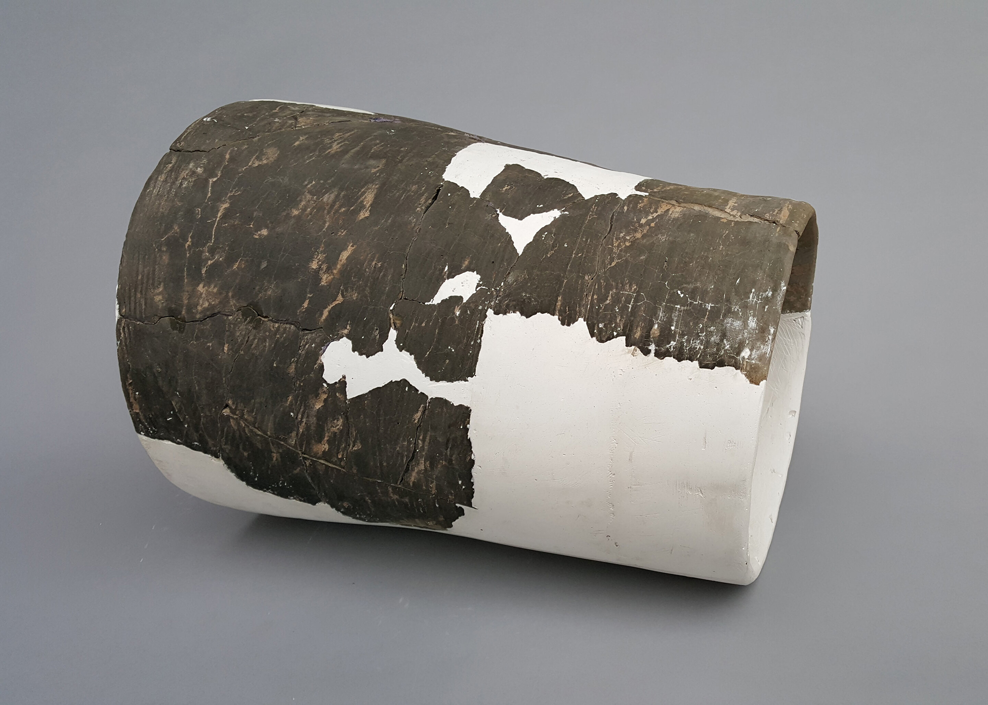 Txinan aurkituriko zeramikazko hodi zatietako bat. Argazkia: Henan Museum