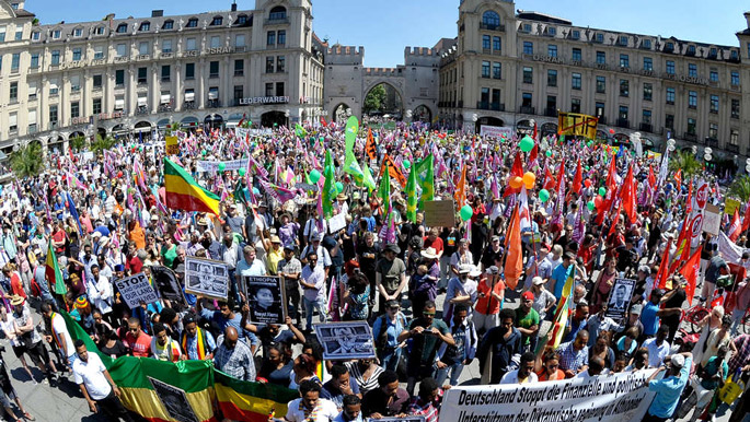 Ostegunean Munichen 40.000 pertsona bildu ziren G7aren aurka