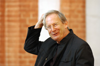 Sir John Eliot Gardiner orkestra zuzendaria.